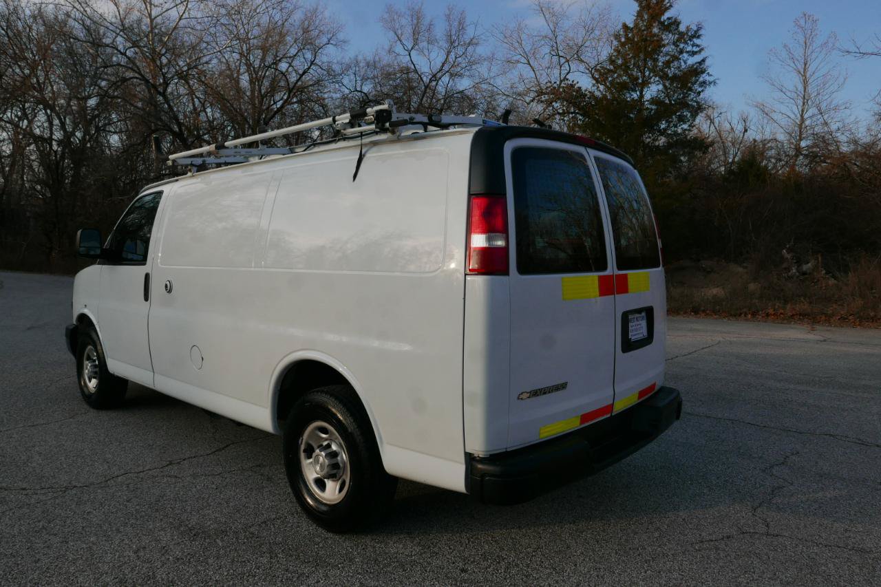 Used 2018 Chevrolet Express 2500 w/ Driver Convenience Package RWD image 8
