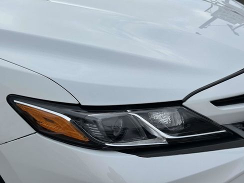 Used 2020 Toyota Camry SE image 8