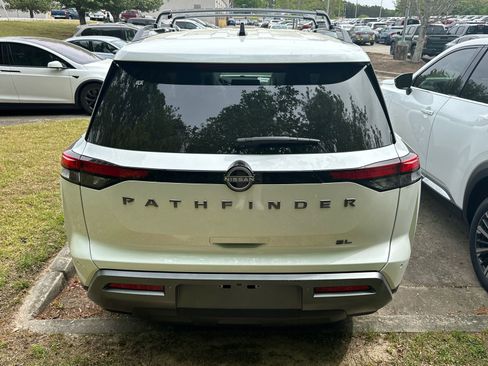 New 2026 Nissan Pathfinder SL image 4