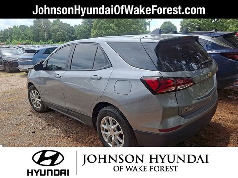 Used 2023 Chevrolet Equinox LS FWD image 3