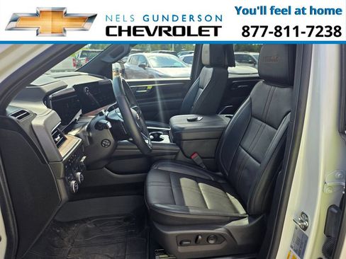 Certified 2025 Chevrolet Suburban High Country AWD/4WD image 18