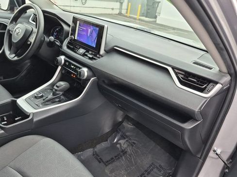Used 2025 Toyota RAV4 XLE AWD/4WD image 6