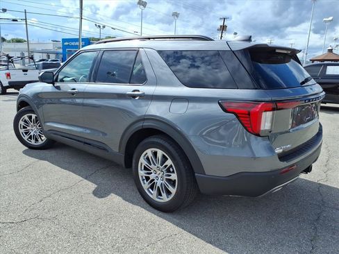 Used 2026 Ford Explorer Active w/ Active Comfort Package AWD/4WD image 6
