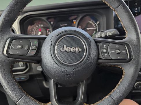Used 2024 Jeep Wrangler Unlimited w/ Convenience Group AWD/4WD image 12