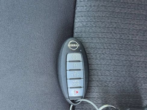 Used 2025 Nissan Altima 2.5 SV FWD image 25