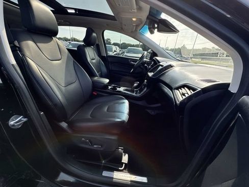 Used 2018 Ford Edge Titanium w/ Equipment Group 302A AWD/4WD image 29