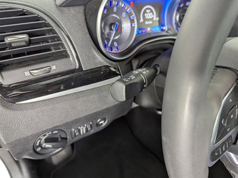 Used 2023 Chrysler 300 Touring image 21