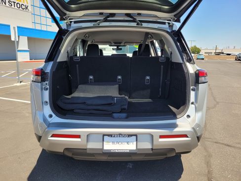 Used 2025 Nissan Pathfinder SL AWD/4WD image 28