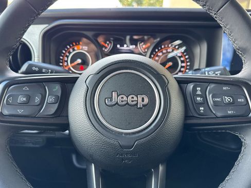 Used 2025 Jeep Wrangler Unlimited Sport AWD/4WD image 24