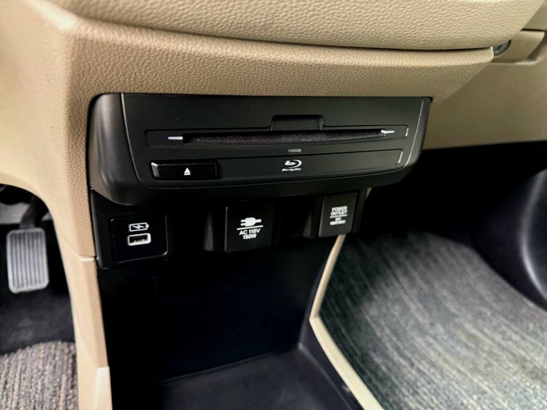 Used 2023 Honda Odyssey Elite image 27