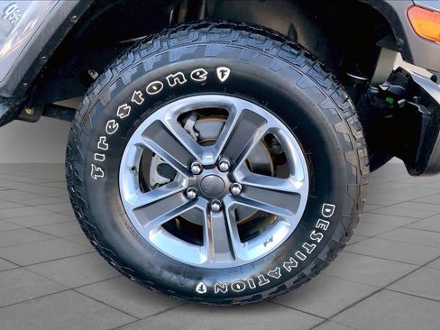 Used 2018 Jeep Wrangler Unlimited Sahara w/ Dual Top Group image 10