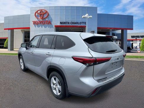 Used 2022 Toyota Highlander LE image 7