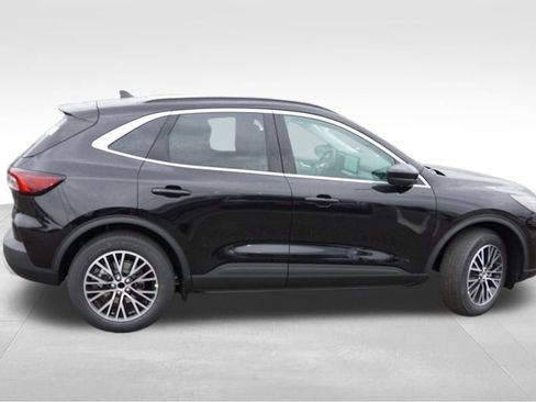 New 2025 Ford Escape SE w/ PHEV Premium Package FWD image 2
