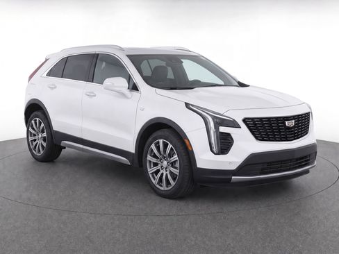 Used 2023 Cadillac XT4 Premium Luxury FWD image 2