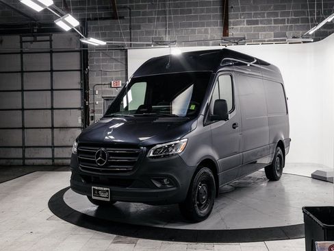 Used 2025 Mercedes-Benz Sprinter 2500 image 3