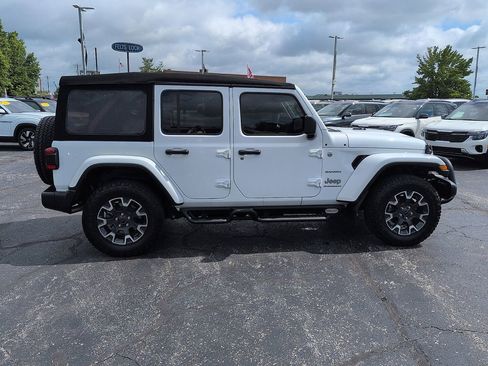 Used 2024 Jeep Wrangler Unlimited Sahara w/ Technology Group AWD/4WD image 2