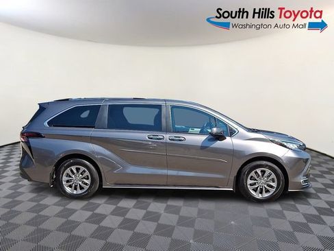 Used 2023 Toyota Sienna XLE AWD/4WD image 7