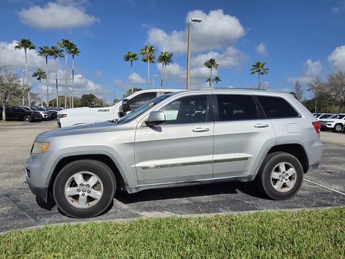 Used 2012 Jeep Grand Cherokee Laredo w/ Laredo E Group image 4