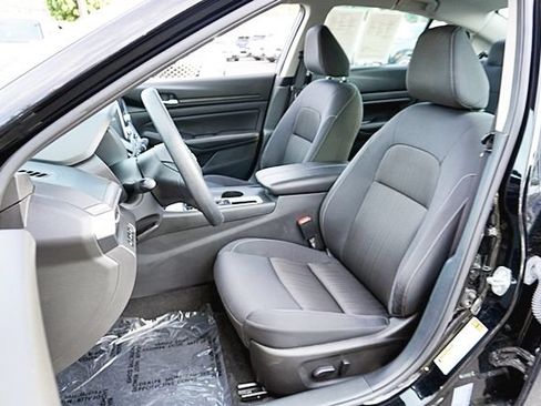 Used 2025 Nissan Altima 2.5 SV FWD image 14
