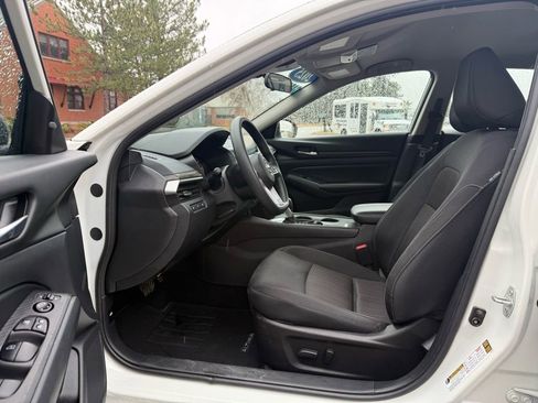 Used 2025 Nissan Altima 2.5 SV image 13