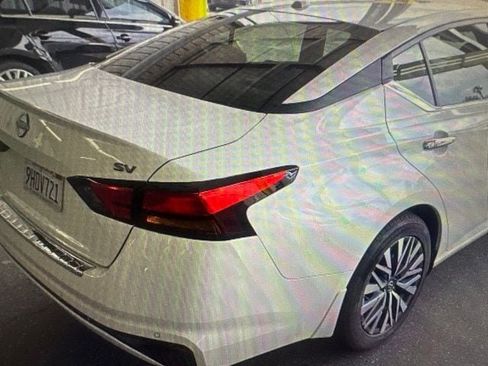 Used 2023 Nissan Altima 2.5 SV FWD image 6
