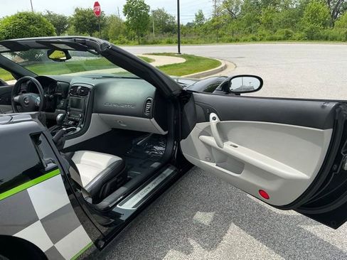 Used 2008 Chevrolet Corvette Convertible w/ Preferred Equipment Group RWD image 17