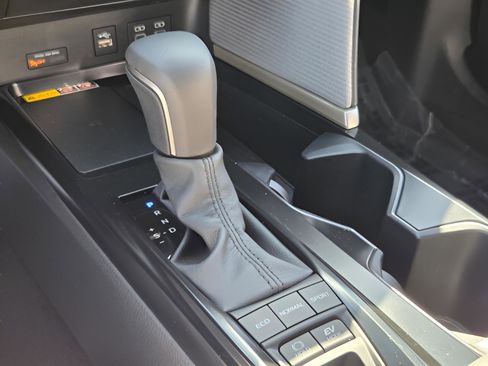 Used 2025 Toyota Camry SE image 17