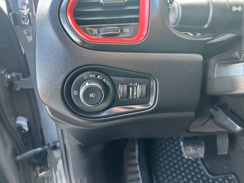 Used 2020 Jeep Renegade Trailhawk w/ Cold Weather Group image 18