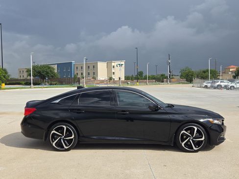 Used 2019 Honda Accord Sport image 2