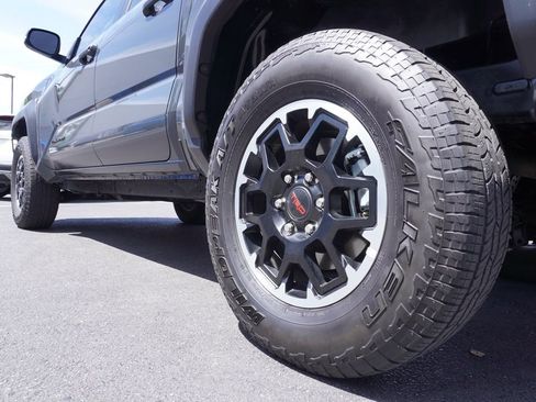 Used 2025 Toyota Tacoma TRD Off-Road w/ TRD Off Road Upgrade Package AWD/4WD image 6