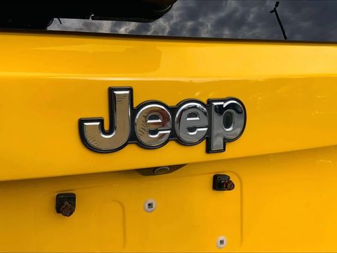 Used 2016 Jeep Renegade Latitude FWD image 30