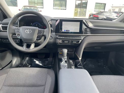 Used 2025 Toyota Camry LE image 33