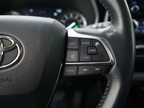 Used 2021 Toyota Highlander XLE image 29