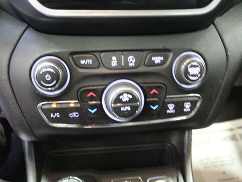 Used 2021 Jeep Cherokee Limited w/ Elite Package AWD/4WD image 18