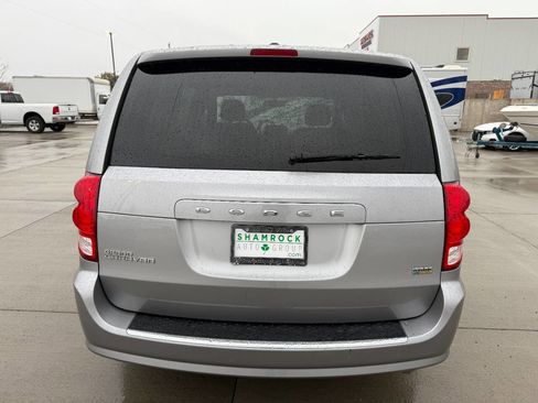 Used 2016 Dodge Grand Caravan SE image 4