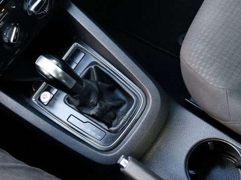 Used 2015 Volkswagen Jetta SE image 35