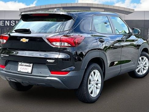 Used 2021 Chevrolet TrailBlazer LS AWD/4WD image 2