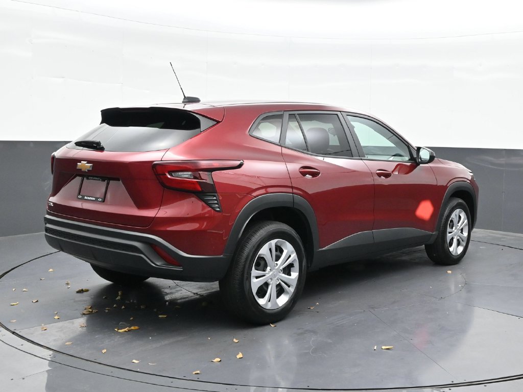 Used 2025 Chevrolet Trax LS FWD image 5