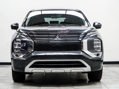 Used 2024 Mitsubishi Outlander SE image 10