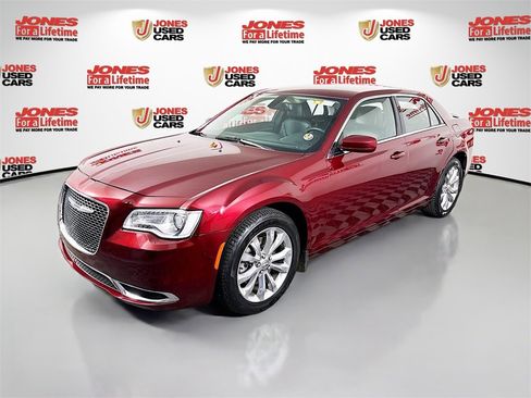 Used 2016 Chrysler 300 Limited image 12