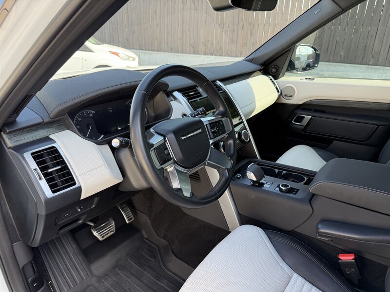 Used 2023 Land Rover Discovery S R-Dynamic AWD/4WD image 24