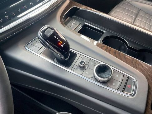 Used 2024 Cadillac Escalade Sport Platinum w/ LPO, ONYX Package AWD/4WD image 15
