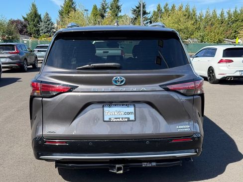 Used 2021 Toyota Sienna Limited AWD/4WD image 6