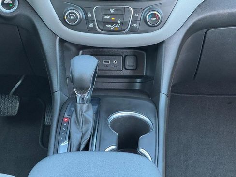 Used 2022 Chevrolet Equinox LS w/ LS Convenience Package image 14