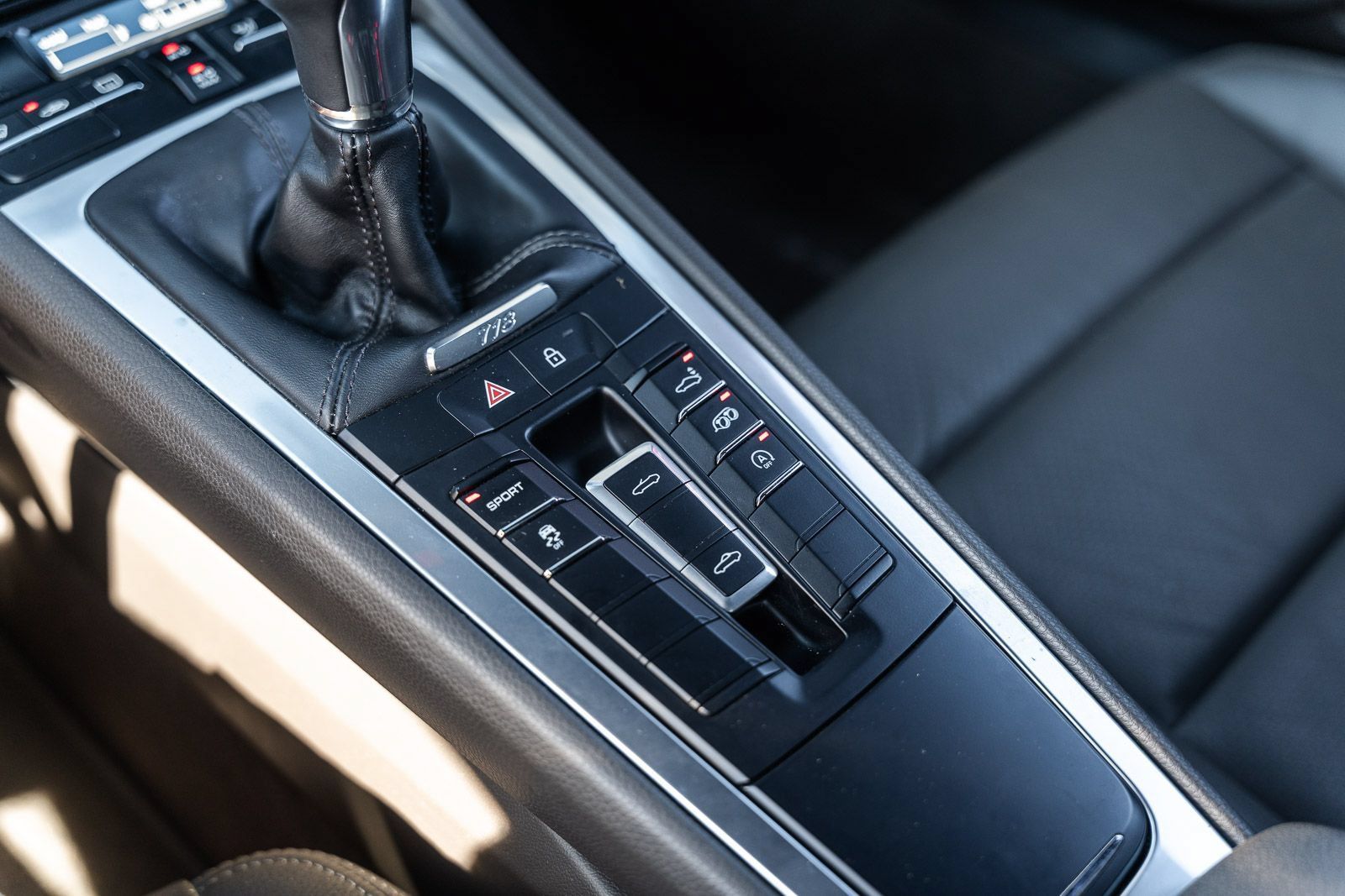 Used 2019 Porsche 718 Boxster RWD image 25