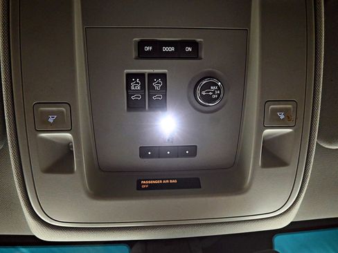 Used 2019 GMC Yukon Denali w/ Denali Ultimate Package image 18