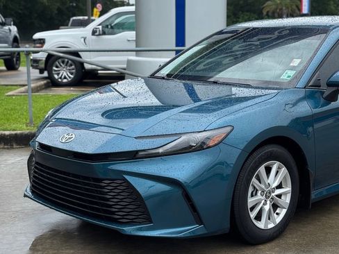 Used 2026 Toyota Camry LE w/ Convenience Package FWD image 2