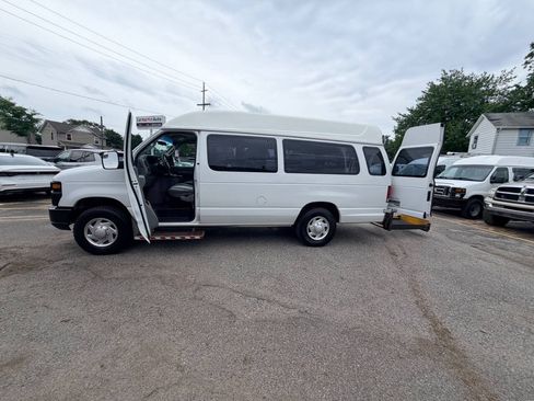Used 2014 Ford E-350 and Econoline 350 Extended Super Duty w/ Power Group RWD image 23
