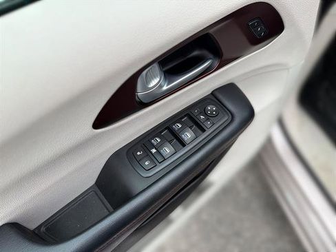 Used 2017 Chrysler Pacifica Limited w/ Advanced Safetytec Group image 15