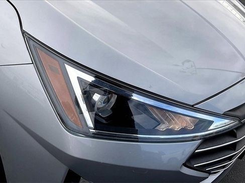 Used 2020 Hyundai Elantra SE image 29